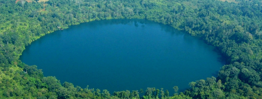 Le lac cratère dans la région de Banlung