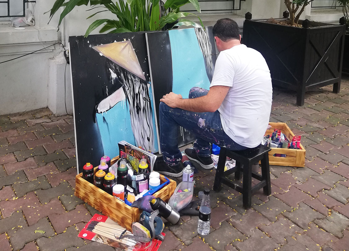 Peindre dans la rue à Hanoi