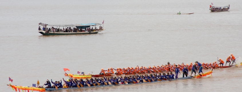 La course de pirogues du festival des pirogues au Laos
