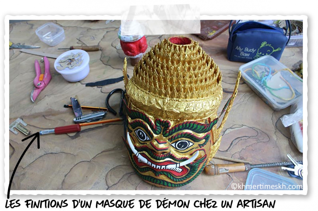 La fabrication du masque de Lakhon Khol 