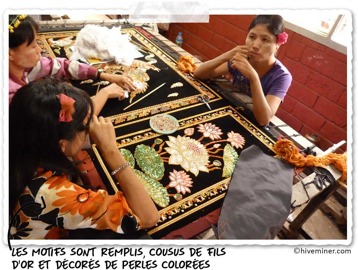 La confection d'une tapisserie brodée de Birmanie
