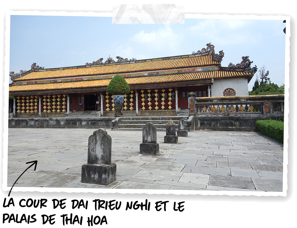 La cour de Dai Trieu Nghi et le palais de Thai Hoa de la cité impériale de Hué