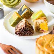 Le gâteau de lune, une pâtisserie signature de la fête de la mi-automne au Vietnam
