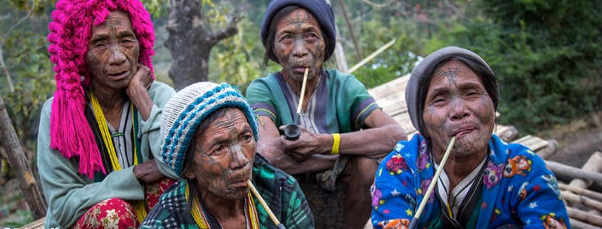 Les femmes au visage tatoué de Birmanie
